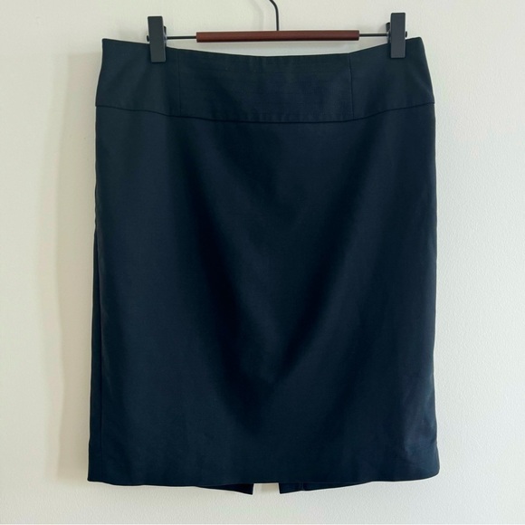 Banana Republic Size 6 Black Pencil Skirt - Picture 1 of 3